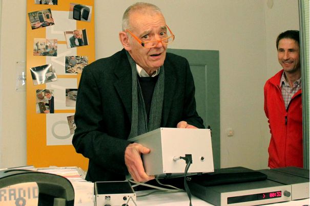 altes und neues Speiseteil für den elektrostatischen Kopfhörer Jecklin Float und Float QA